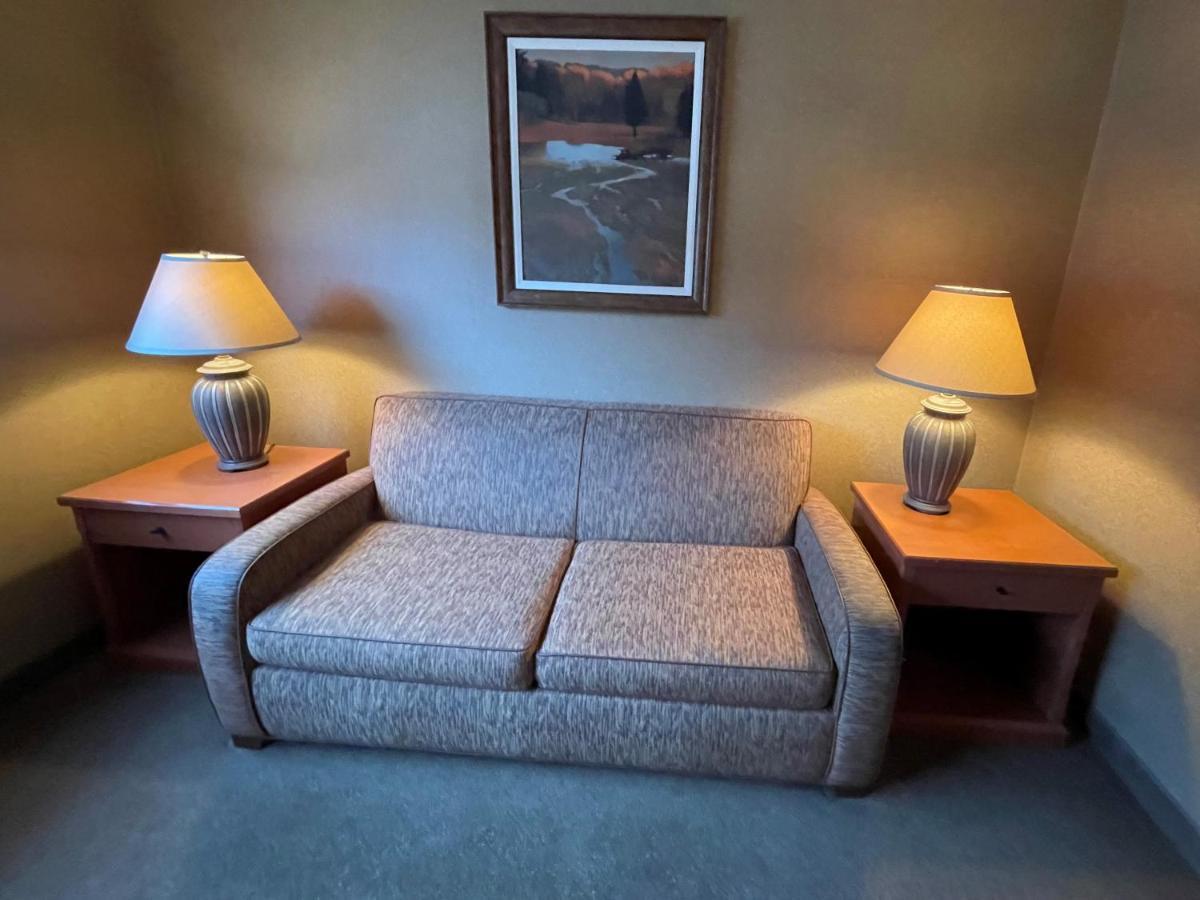Elkwater Lake Lodge And Resort Exterior foto