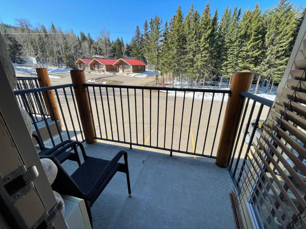 Elkwater Lake Lodge And Resort Exterior foto
