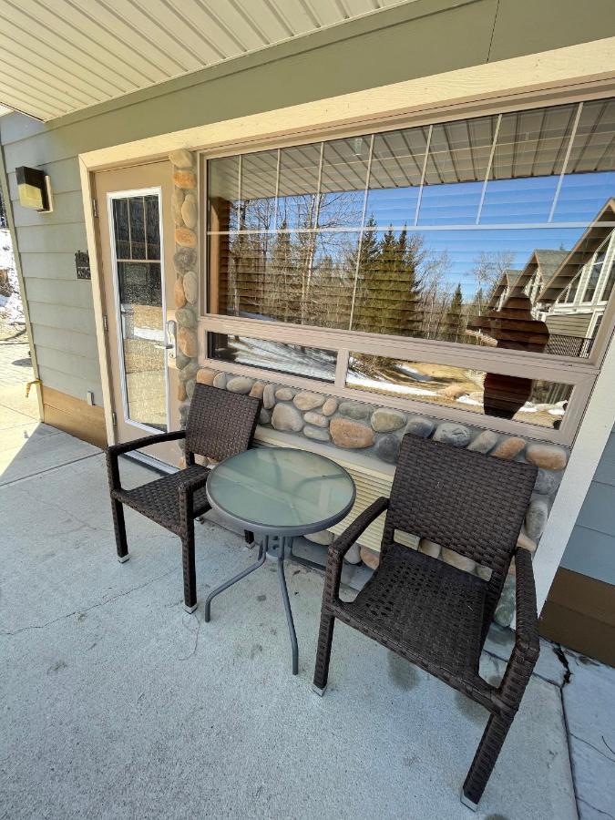 Elkwater Lake Lodge And Resort Exterior foto