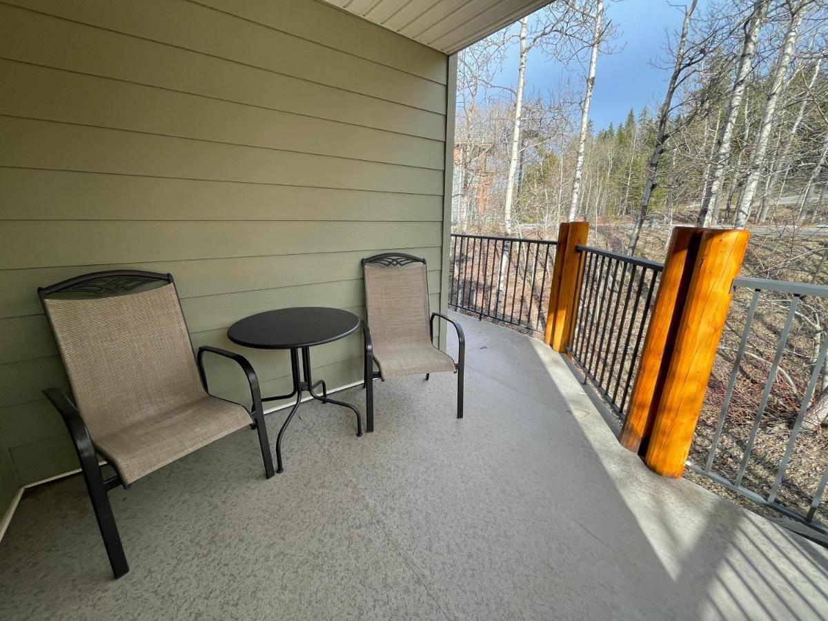 Elkwater Lake Lodge And Resort Exterior foto