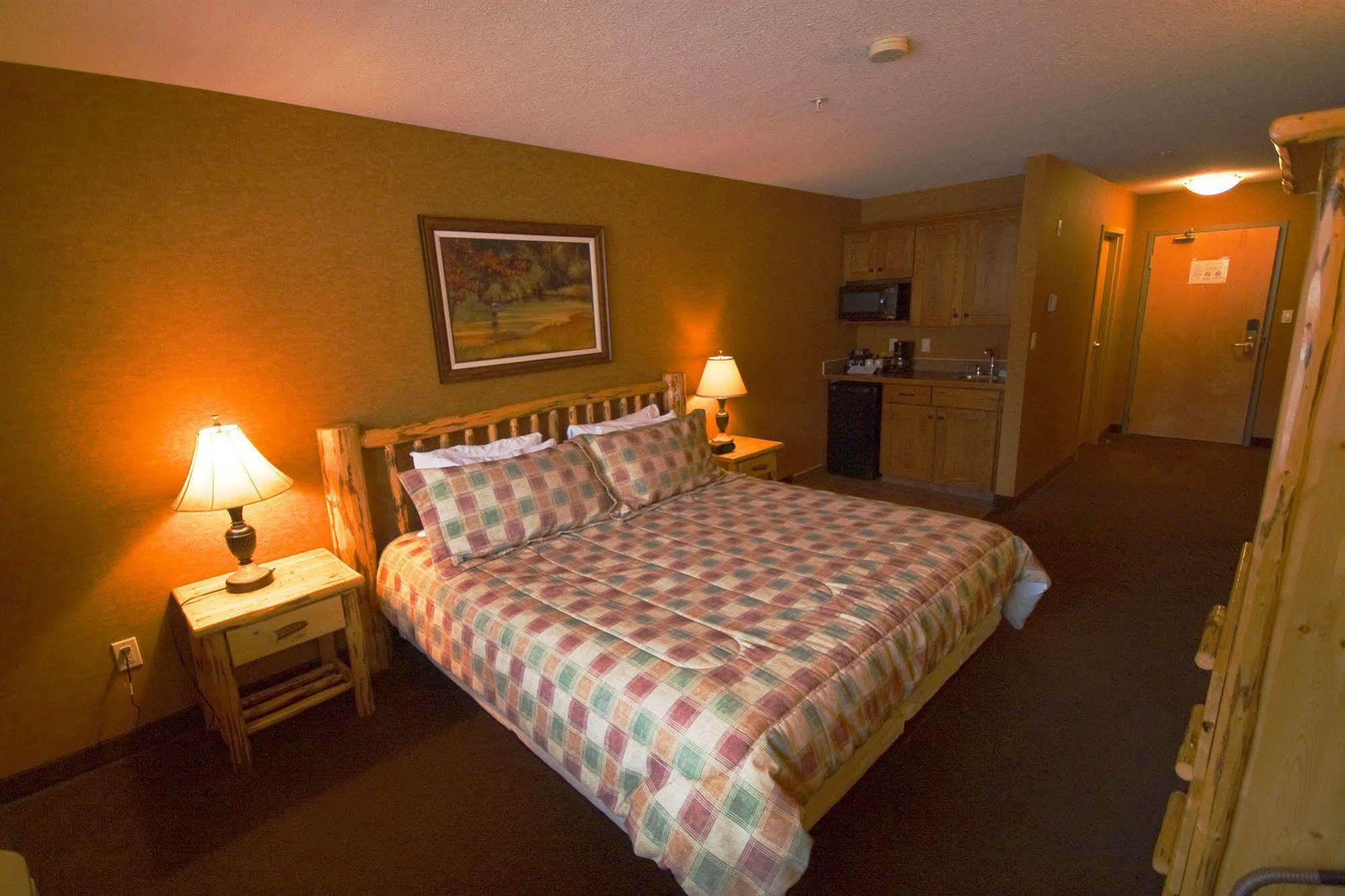 Elkwater Lake Lodge And Resort Exterior foto